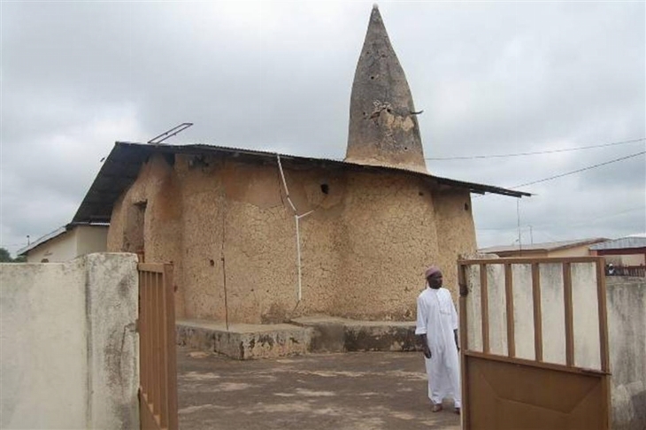 ADO visite la mosquée historique de Kani